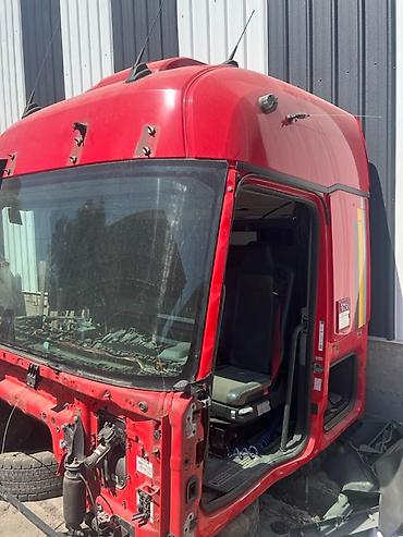 коробка рено: Кабина Renault T-series, для тягача с двигателем DXI-13 (D13 K2), год — 2