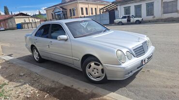 Mercedes-Benz: Mercedes-Benz 260: 2001 г., 3.2 л, Механика, Бензин, Седан