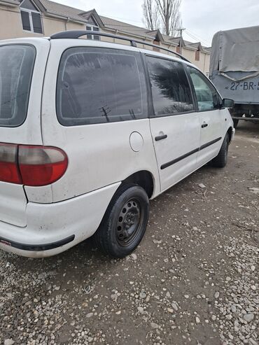 Ford: Ford Galaxy, ağ rəng, miniven/krossover sinfi. Xarici xüsusiyyətlər — 4