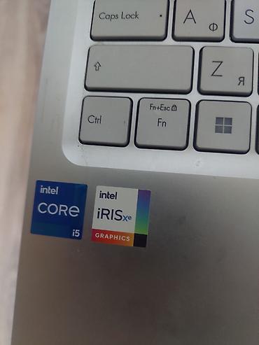 ekrani sinib: ASUS Vivobook noutbuku Xüsusiyyətlər və imkanlar: - Prosessor: Intel — 1