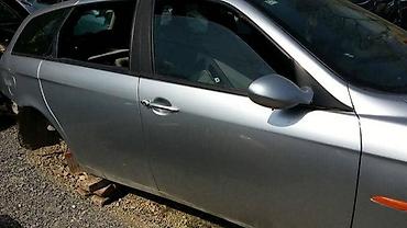 Kompletan auto u delovima: DELOVI ZA ALFA ROMEO 156 | Delovi karoserije od alfe 156 - karavan — 1