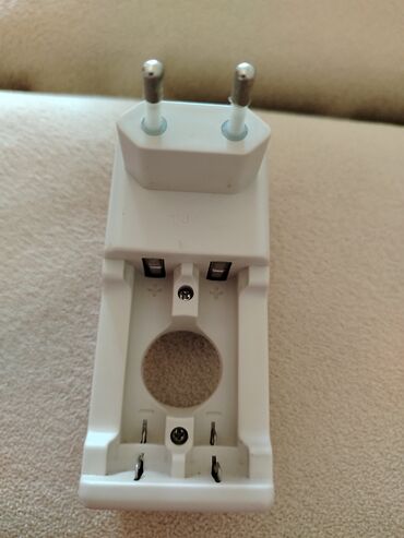 Şarj cihazları: Simsiz şarj cihazı > 20 Vt, İşlənmiş — 4