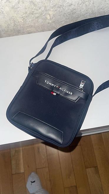 Çantalar: Tommy Hilfiger çiyin çantası – tünd mavi rəng. - Kompakt “crossbody” — 1