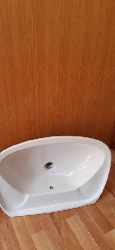 lavabo sa ormaricem 45 cm: Očuvan lavabo, 57x47cm