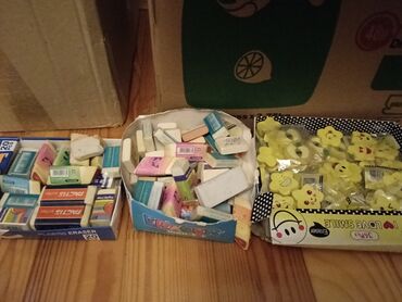 Masaüstü dəstlər: Məktəb ləvazimatları və dəftərxana dəsti Komplektin tərkibi: - Dərs — 9