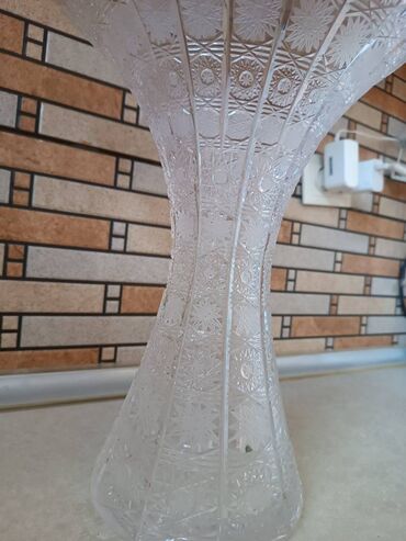 işlənmiş şifir: Temiz Tom Xrustal Guldan. 160manat. 35sm. İslenmeyib teptepezedir