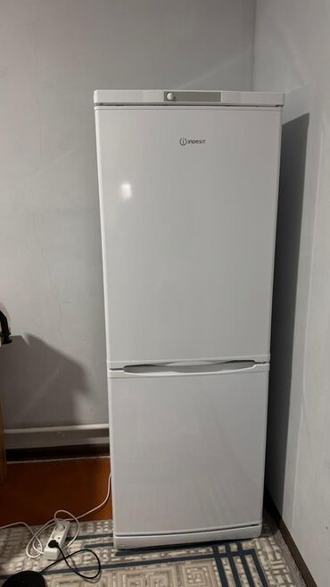 петличные микрофон: Муздаткыч Indesit, Колдонулган, Эки камералуу, 1700 *