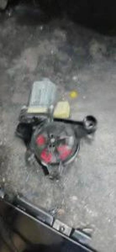 alterna diskovi: AUDI Q7 4M 4 MOTOR PODIZACA STAKLA 8W0959802 | Audi q7 q5 q3 q2 A1 — 1