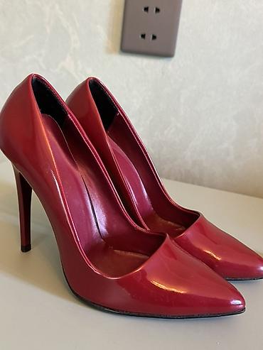 Tuflilər: Qırmızı klassik qadın tuflisi – stilettos - Model: Nazik burunlu — 3