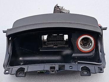 Другие детали салона: Пепельница / прикуриватель / разъём ODB2 для Volkswagen Polo 3, кузов — 3