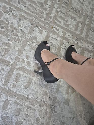 Оригинал Zara туфли-лодочки на высокой шпильке с платформой. - Цвет at lalafo.kg Оригинал Zara туфли-лодочки на высокой шпильке с платформой. - Цвет