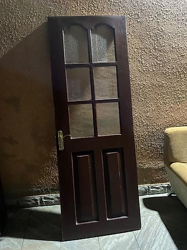 yun kilim: Şüşəli taxta qapı

4 ədəddir çərçivələri ilə birlikdə satılır — 1
