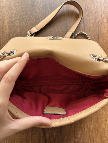 Çantalar: Çantalar satılır teze kimidir. 2 birlikde satılır. İki 10 azn tek tek — 7