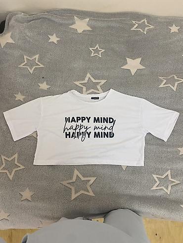 idman sortiki: Qısa kəsimli ağ T‑şört - Rəng: ağ - Üzərində yazı: “HAPPY MIND” (qara — 1