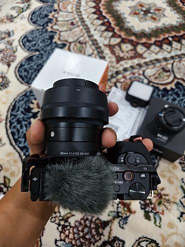 sony a: Комплект для фото/видео на базе Sony ZV‑E10 (APS‑C, 4K) Состав — 3