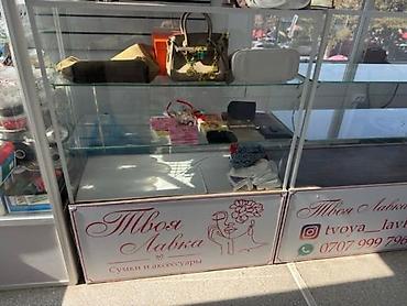 Витрины: Стеклянные торговые витрины для магазина аксессуаров/одежды - — 5