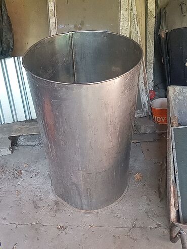 углокислый газ: Бак из нержавеки, 135 л, цилиндрической формы