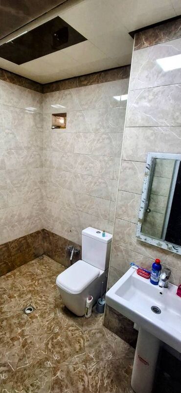 Uzunmüddətli kirayə mənzillər: Ev Əcəmi metrosundan 5 dəqiqəlik məsafədə yerləşir. Ev təmirlidir — 9