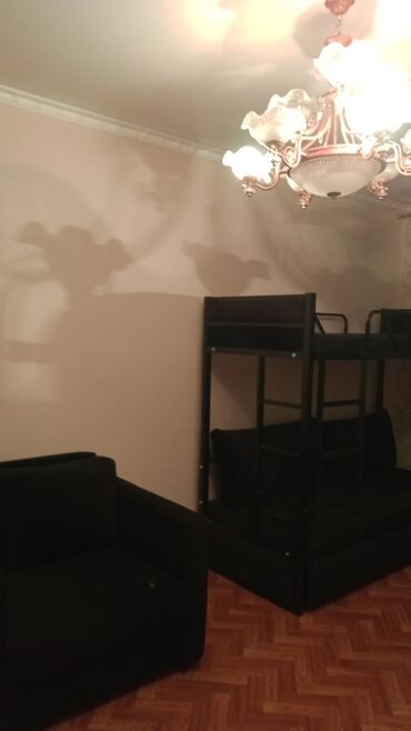 Долгосрочная аренда комнат: Сдается с подселением.1ком с балконом со всеми удобствами) за 18000с+ — 2