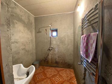 Otaqların satışı: Ev 2 mertebelidir. Gence seher Gulustan qesebesi Arkadan azca iceride — 21