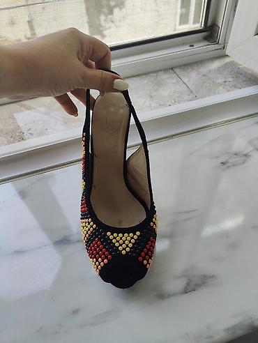 Qadın üçün açıq burunlu hündürdaban ayaqqabı - Rəng: Qara əsas lalafo.az -da Qadın üçün açıq burunlu hündürdaban ayaqqabı - Rəng: Qara əsas