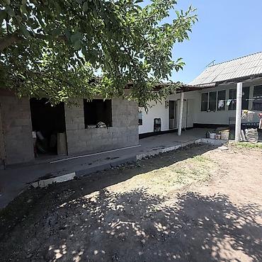 срочные продажи: 🏡 Срочно продаётся 4-комнатный дом в ж/м Дордой-2! 🟩 Площадь дома: 85 — 7