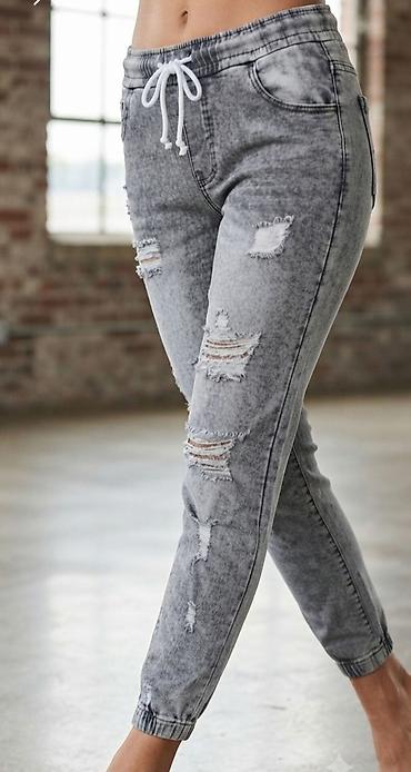 split ender cena: Ženske farmerke jogger kroja – ispran sivi denim sa efektom „acid — 1