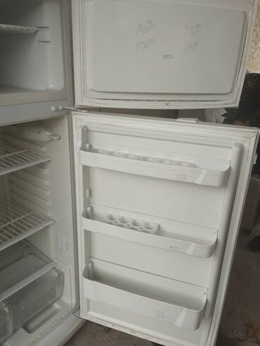 маленькие электрические плиты: Муздаткыч Indesit, Колдонулган, Эки камералуу