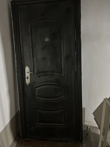 табличка на дом: Продаю входную дверь б/у