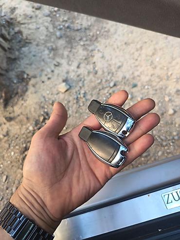 mercedes smart: Mercedes-Benz üçün açar pultu. Şəkildə 2 ədəd elektron açar görünür — 1