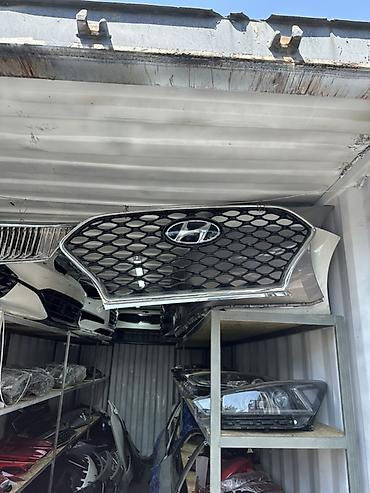 Решётка радиатора Hyundai — оригинальный дизайн «соты», чёрный глянец at lalafo.kg Решётка радиатора Hyundai — оригинальный дизайн «соты», чёрный глянец