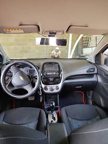 Транспорт: Chevrolet Spark: 2017 г., Автомат, Бензин, Хэтчбэк — 4