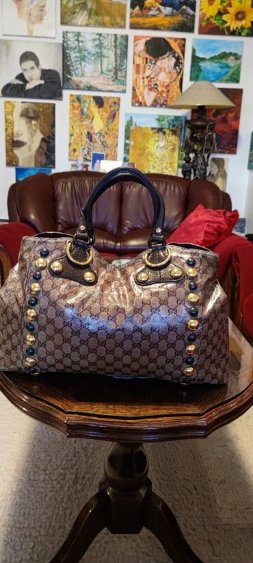 Torbe: Gucci. Fantastična.

Bez ikakvih nedostataka.
45cm x 28cm x 10cm — 13
