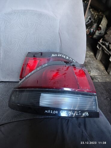 Крылья: Задний левый стоп-сигнал Mazda 1999 г., Б/у, Оригинал