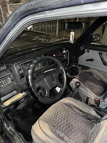 2 9 тди: Volkswagen Golf: 1992 г., 1.6 л, Кол менен иштөөчү, Дизель, Хетчбек — 4