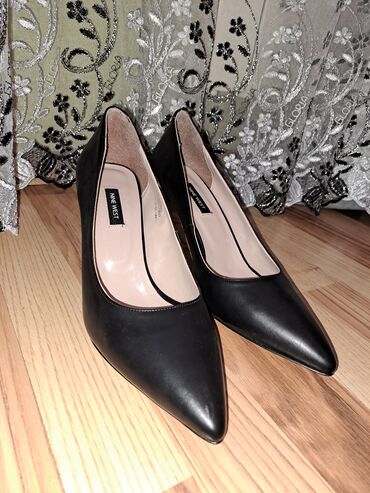 Tərliklər: Nine West qadın tuflisi - Model: klassik nasos (pump) - Rəng: qara -