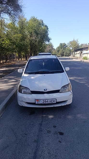 на тайоту: Toyota Platz: 2002 г., Седан — 2
