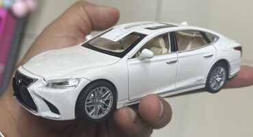 Avtomobil modelləri: Leksus sedan modelinin metal die-cast oyuncaq maketi - Korpus: metal — 11