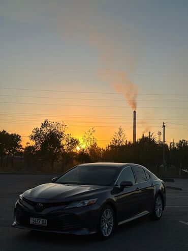 авто в бишкеке: Элегантный седан Toyota Camry в тёмно-сером цвете. ХLE полная