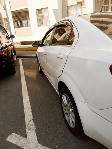 Chevrolet: Chevrolet Aveo: 1.6 l | 2015 il 220000 km Sedan — 10