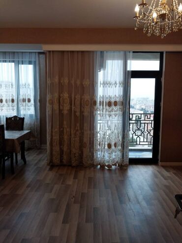 Uzunmüddətli kirayə mənzillər: Qaraev metrosuna yaxin 10 mertebeli binanın 1-ci mərtəbəsində yerləşən — 15