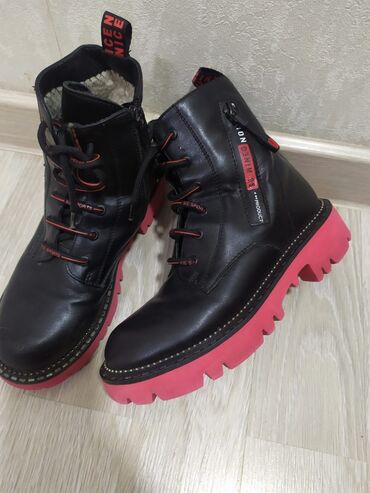 сапоги зимние женские натуральная кожа натуральный мех распродажа: Продаю зимние сапоги за 600 сом, состояние отличное, размер 35-36