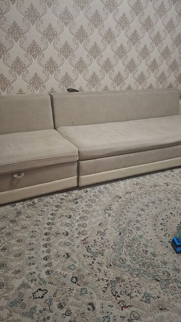 диван на ножках прямой: Прямой диван, Triple-seater