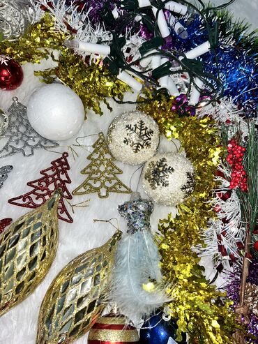 Yeni il oyuncaqları və bəzəkləri: Şəkildə gördüyünüz bütün yeni il oyuncaq və bəzəkləri hamısı birlikdə — 8
