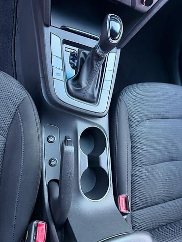 Hyundai: Hyundai Elantra: 1.6 l | 2017 il Sedan — 8