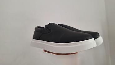 Qara slip-on kişi ayaqqabısı - Stil: Minimalist, gündəlik slip-on