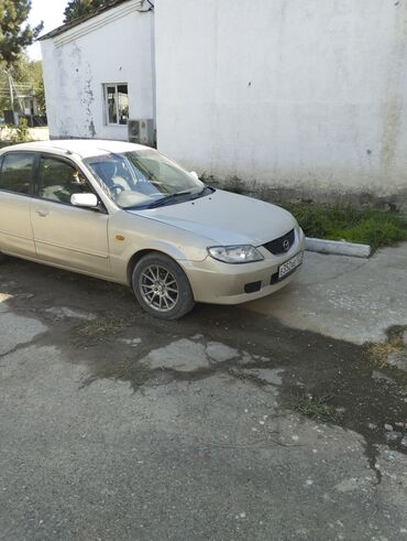 талас ауди: Mazda Familia седан, бежевый цвет кузова. Классический 4-дверный