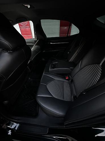 town car: Toyota Camry: 2021 г., 2.5 л, Автомат, Бензин, Седан — 6