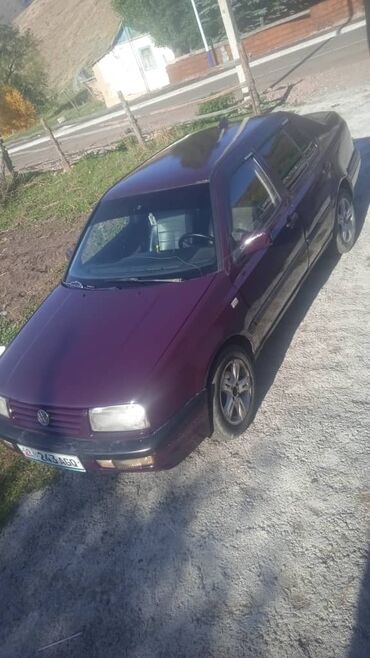колпак на ауди: Volkswagen Vento: 1990 г., 1.8 л, Механика, Седан