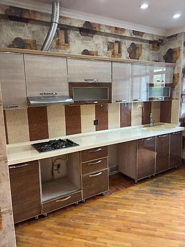 ev nerdivani: Metbex Akrilmebelin üstü mermer, üstünde moyka, qaz, asperator — 1